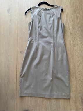 ELIE TAHARI! NEVER WORN!Size 8.  Taupe Sleeveless Midi Sheath Dress, fully lined